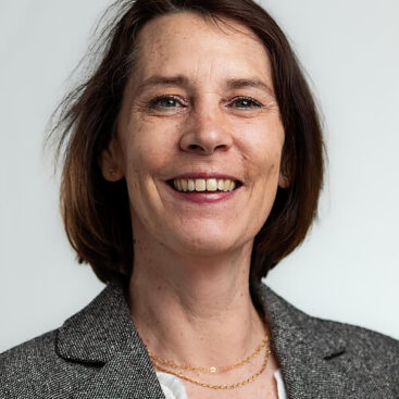 Dr. Andrea Albert, Vizepräsidentin des Verbands Freier Berufe in Bayern, stellt der FVDZ Bayern ei-ne junge und dennoch profilierte Vertreterin der Freien Berufe